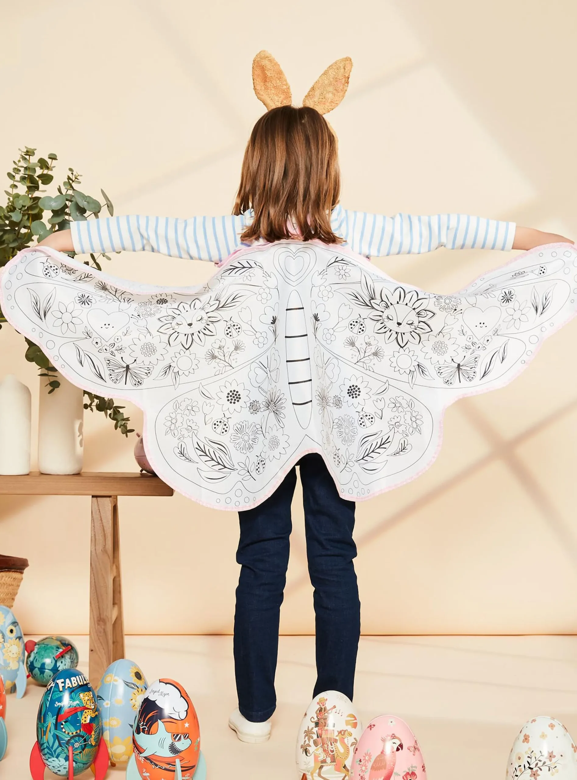 Toys & Softies-Sergent Major Surprise Egg Coloring Wings